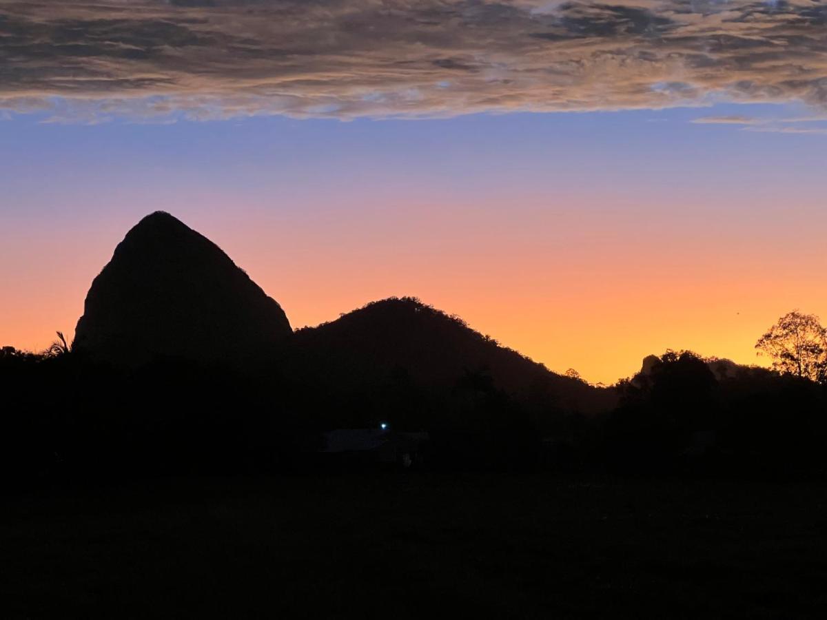 Ark Accommodation Glass House Mountains Exteriör bild